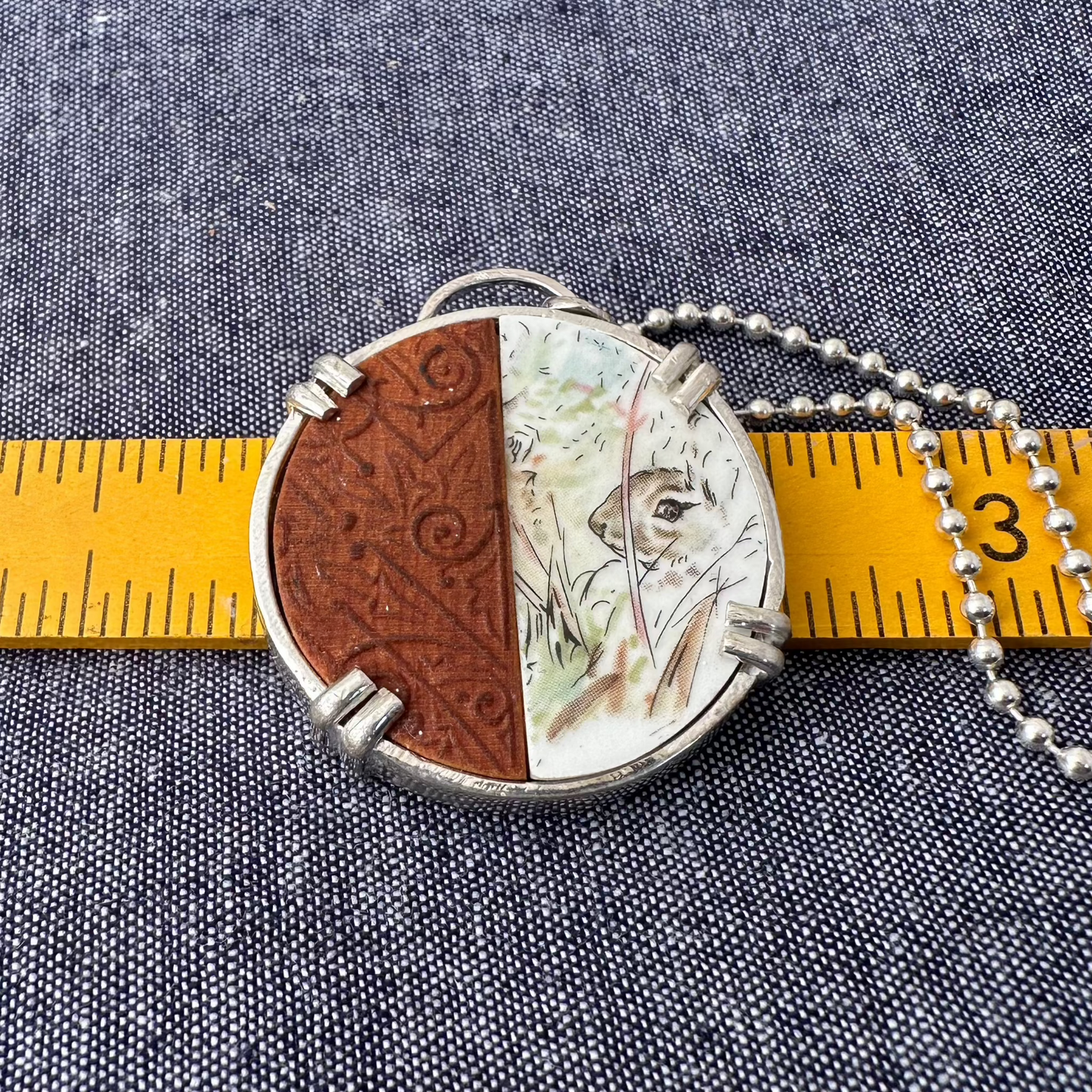 Vicky Meets Peter pendant