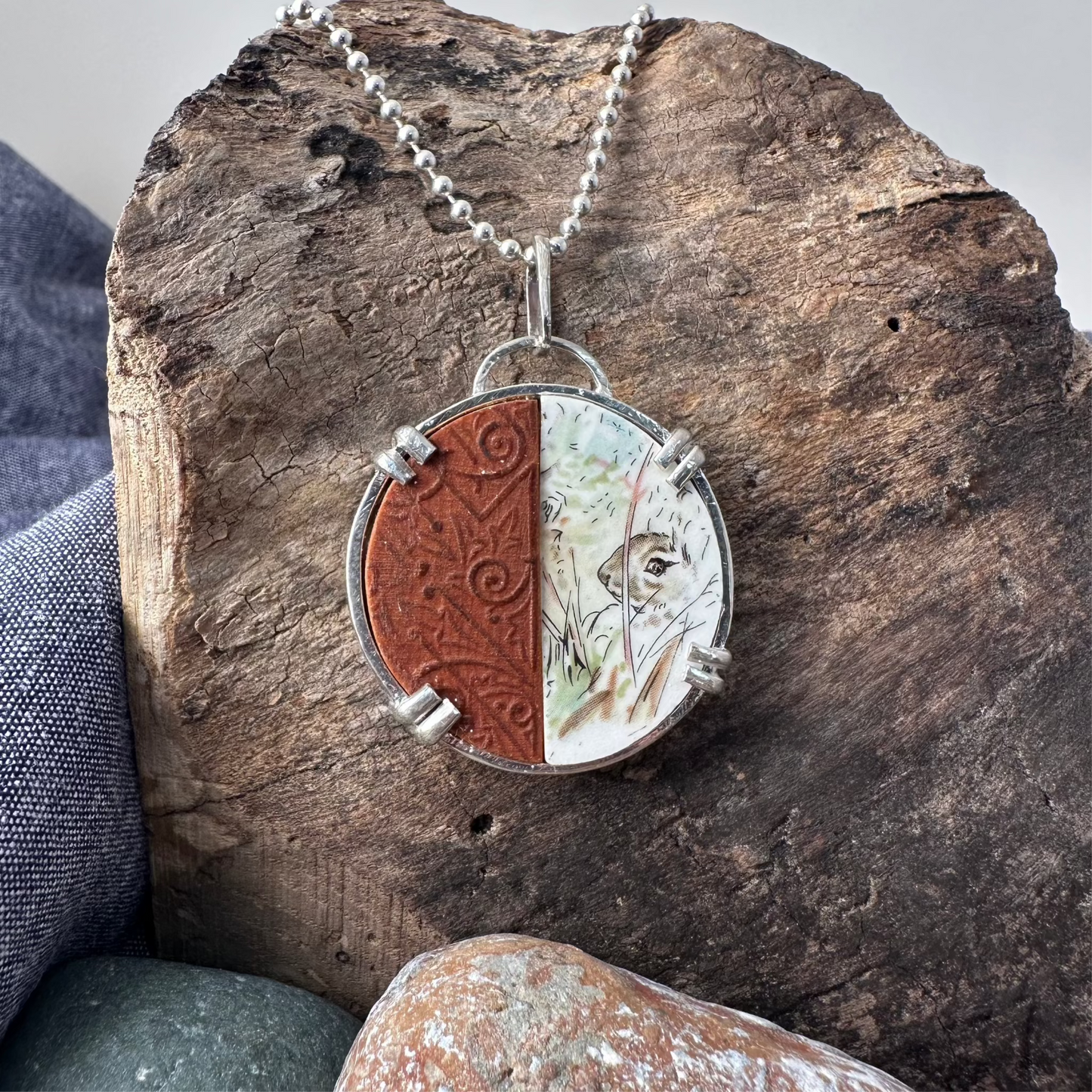 Vicky Meets Peter pendant