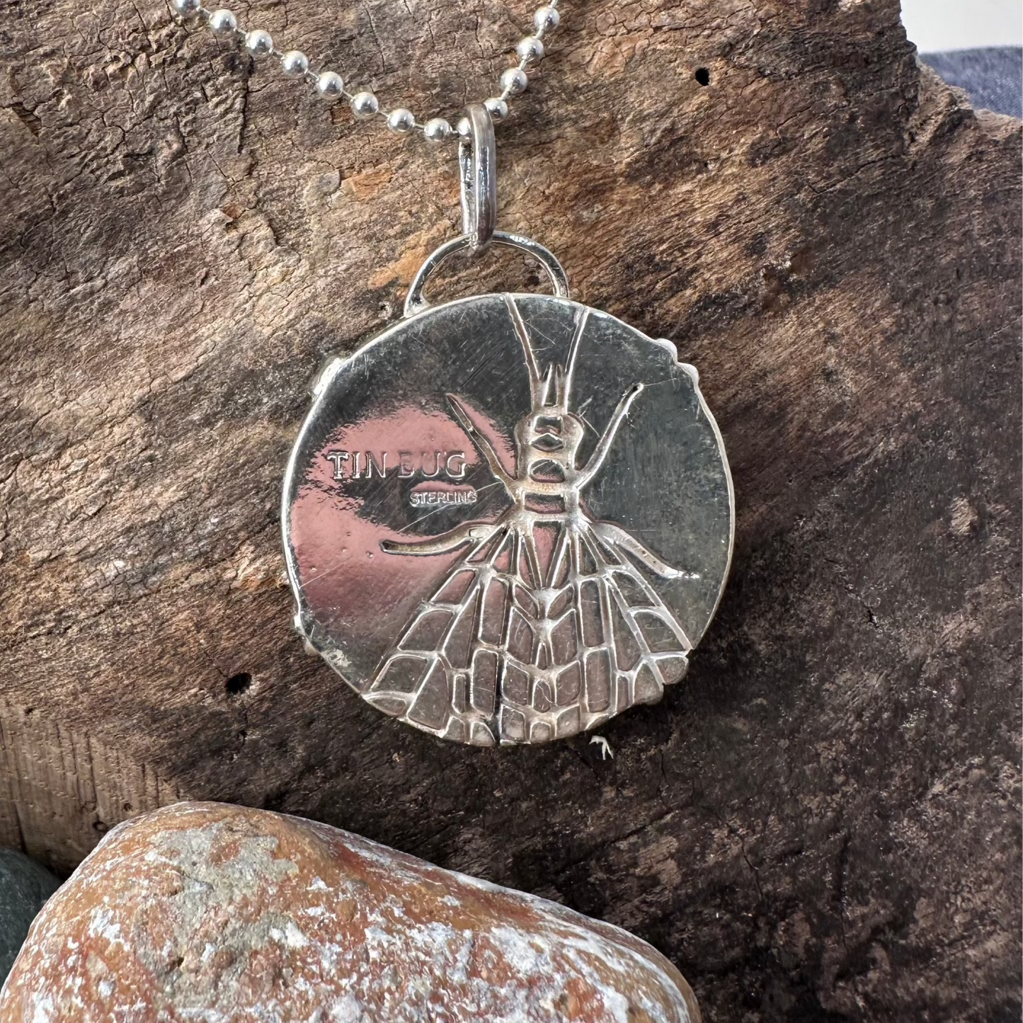 Vicky Meets Peter pendant